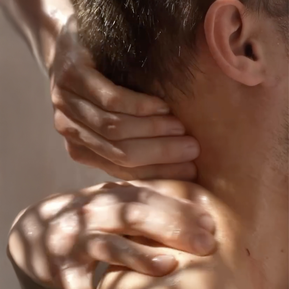 Masaje cervical masculino en Alicante.